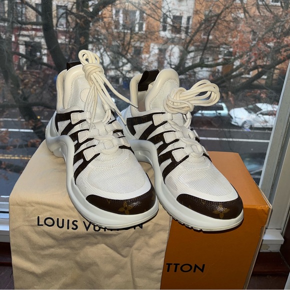 LOUIS VUITTON ARCHLIGHT SNEAKER SIZE 38.5 - Picture 1 of 2